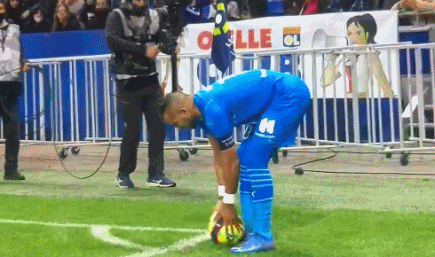 石破天惊!斯图边锋勒威林轰超远距离世界波，球速高达122km／h（惊天怒射！斯图边锋勒威林超远程世界波破门，球速飙至122公里／小时）