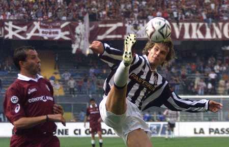 国安新体育总监中文名叫马永明，此前曾担任拜仁亚太区体育总监