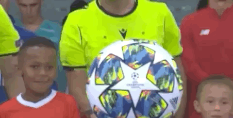 另一个半球的思念，奥斯卡晒出在家观看海港亚冠比赛照片