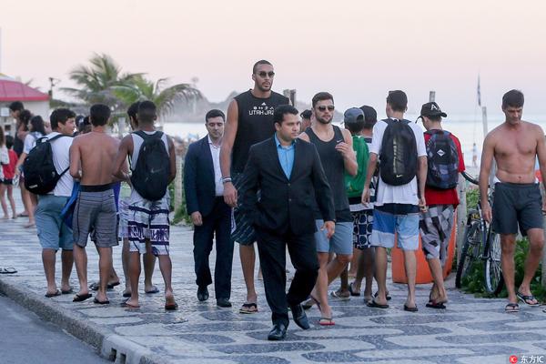 阿贾克斯临时主帅：本菲卡第一球是越位的，这不应该发生