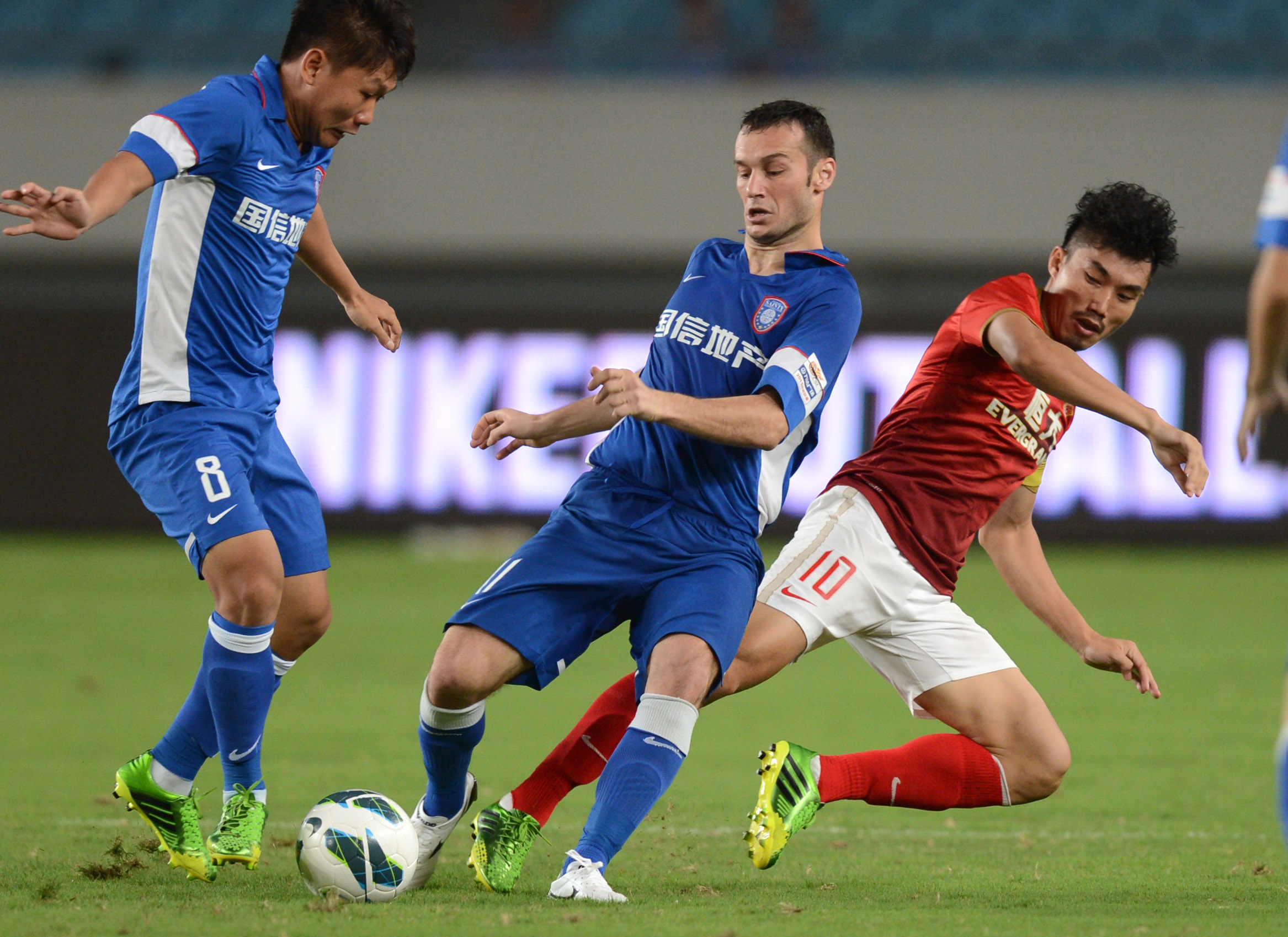 为何近期首发阵容稳定？瓜迪奥拉打趣：我不想再被媒体批评了