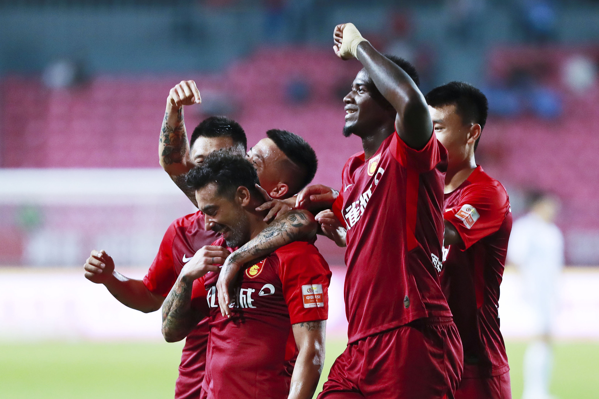 远藤航：年轻一代表现越来越出色，但我仍会为世界杯全力以赴（远藤航：新生代愈发出彩，我仍将为世界杯倾尽全力）