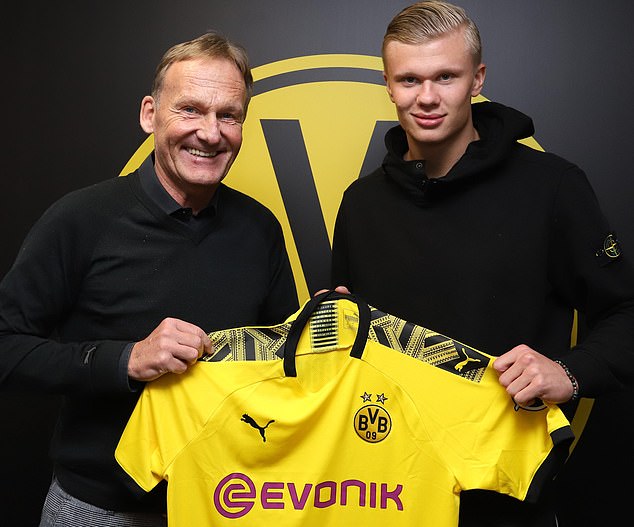 16岁103天，马利-萨蒙是英格兰俱乐部第3位欧冠出场的U16球员（年仅16岁103天，马利-萨蒙成为英格兰俱乐部第3位在欧冠亮相的U16球员）