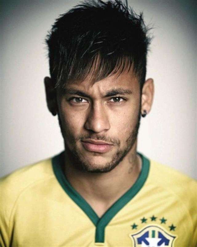 神锋！小蜜蜂前锋蒂亚戈再演梅开二度，联赛13场进11球