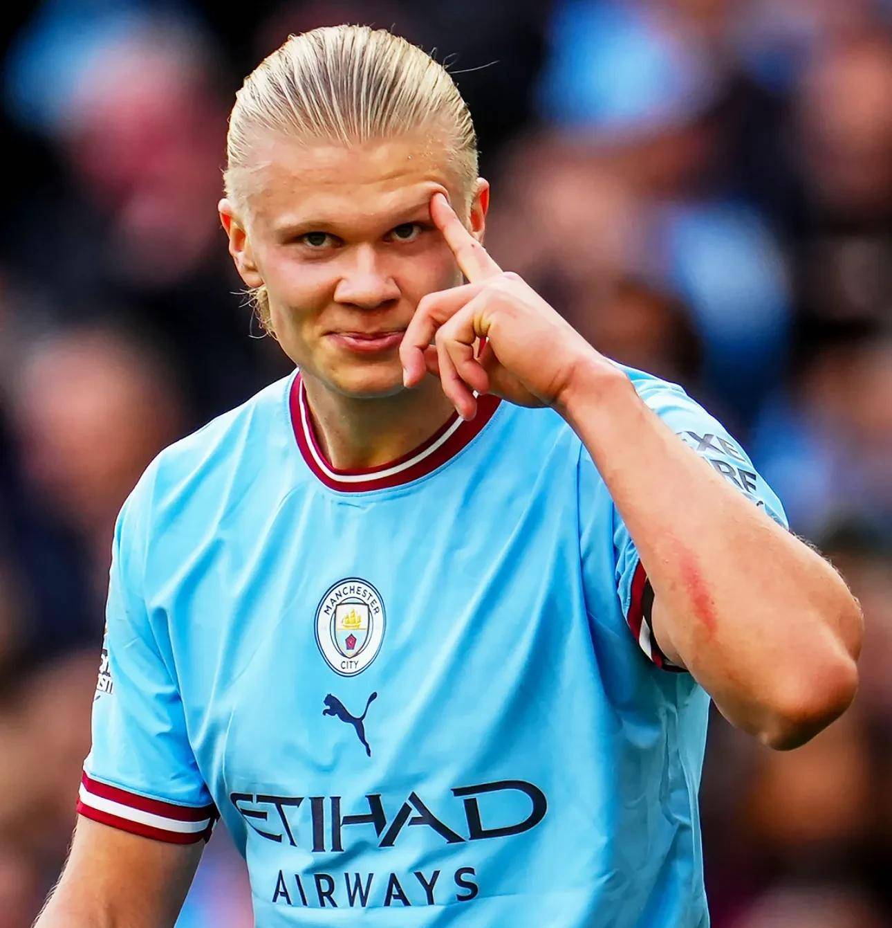 记者：新国足将在来年1月集训，多数30岁以上球员或淡出（新国足明年1月集训启动，30岁以上球员或将逐步淡出）