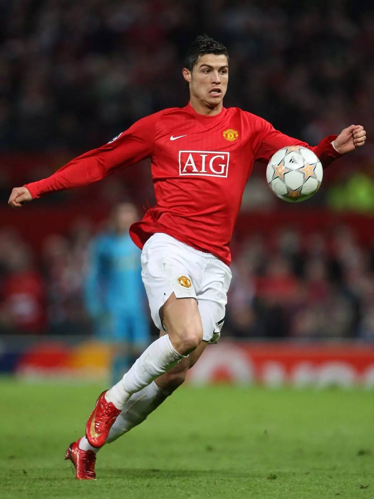 表现惊艳！伊力福拉提10中6贡献17分&半场上演精彩压哨