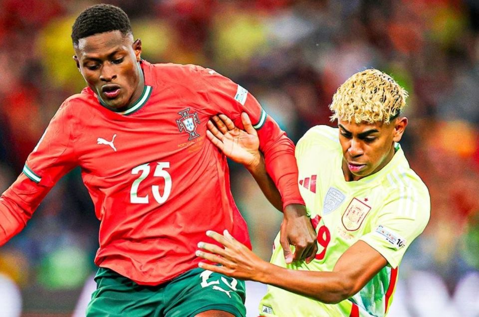 英冠半场：伯吉斯乌龙，雷克瑟姆暂1-0斯旺西（英冠半场战况：伯吉斯自摆乌龙，雷克瑟姆暂以1-0领先斯旺西）