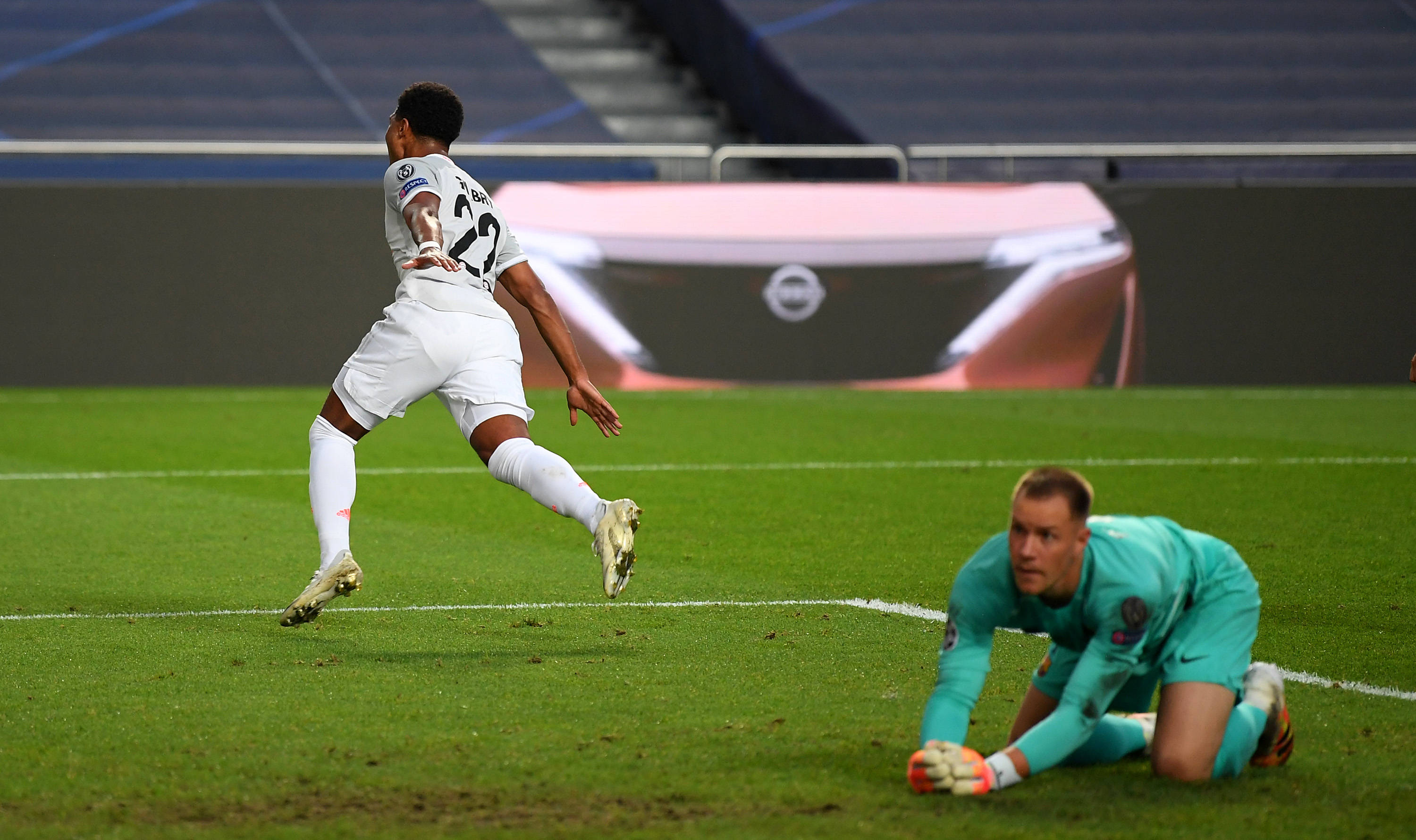 经纪人：如果孔蒂继续执教那不勒斯，洛博特卡可能会要求离队