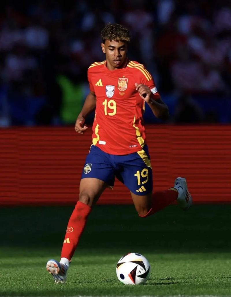 霍姆格伦：冲突已过专注当下，三分全中感恩团队