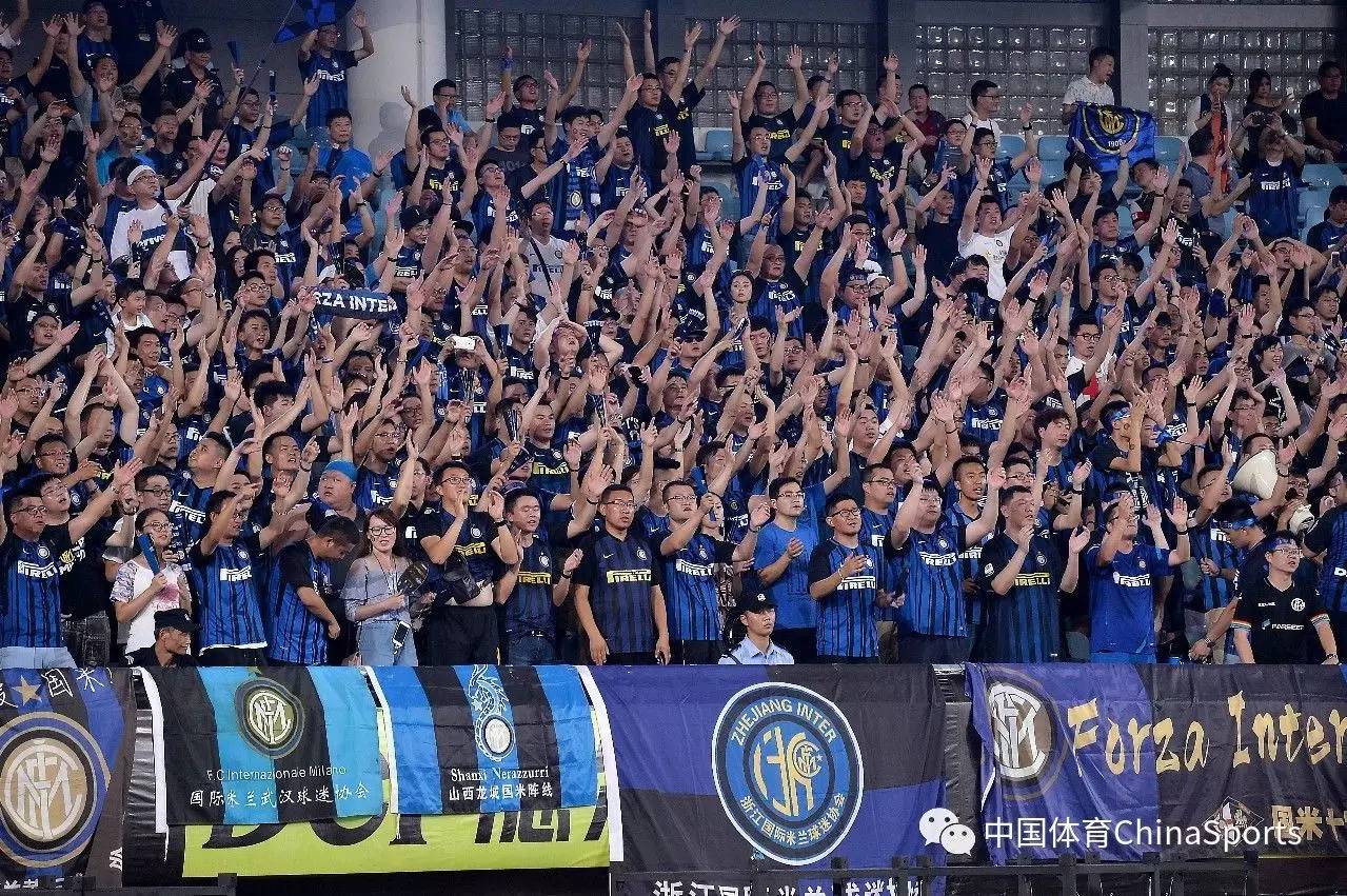 狼堡主帅：国家队回归球员都能上场比赛，对阵药厂是巨大挑战（沃尔夫斯堡主帅：国脚归队均可上阵，迎战勒沃库森是巨大考验）