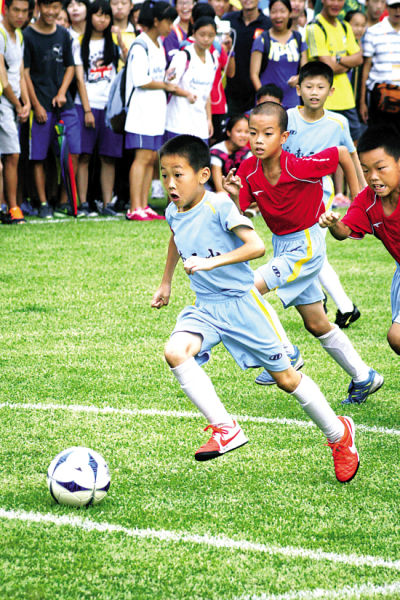 西甲战报：费尔南德斯点射制胜，十人西班牙人1-0十人巴列卡诺