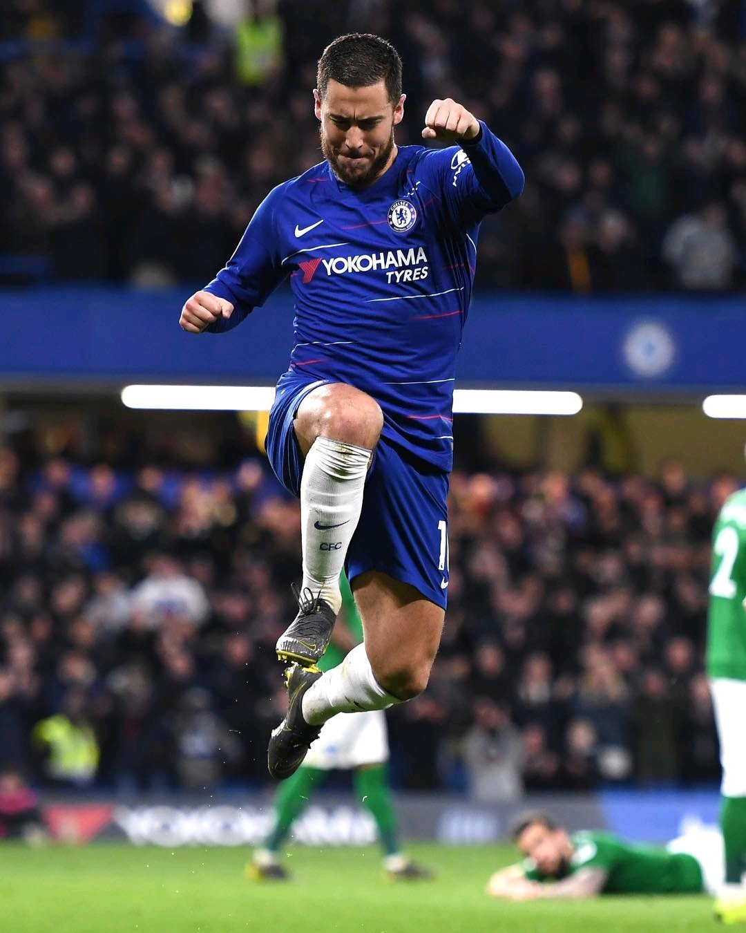 波兰足协谴责投掷烟火球迷：绝不容忍任何违反安全规定的行为