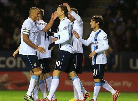 打满12分钟！怀特首节投篮10中5，得到12分2篮板2助攻