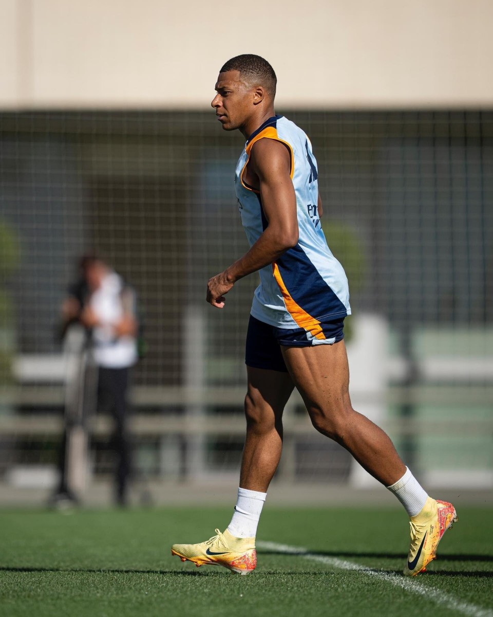 最后时刻连续3记关键三分！姜伟泽15中8&三分10中4轰下22分