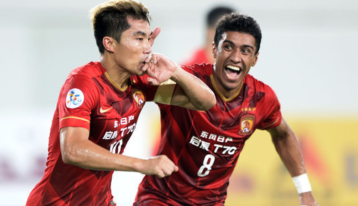 伯尔尼主帅谈骚乱：维拉球员在看台下庆祝，球迷认为被挑衅了