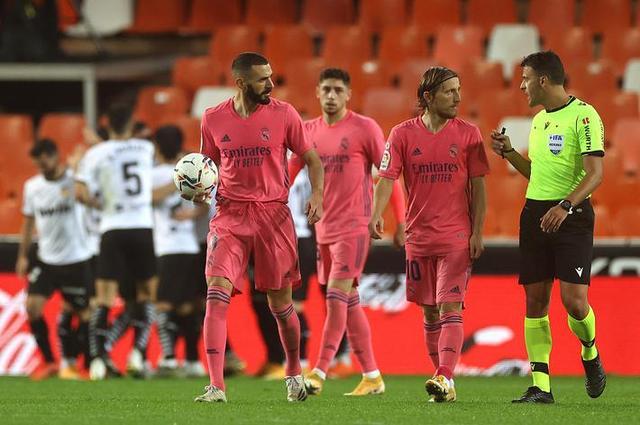 米切尔&莫布利首节合砍26分，其他队友合计只得7分